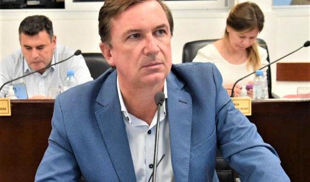 Livio Gutiérrez “la luz sería casi un derecho humano”