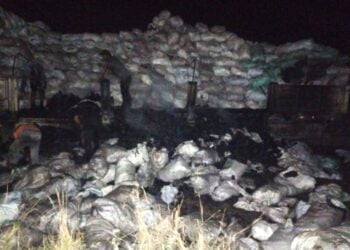 Incendio en camión cargado con carbón