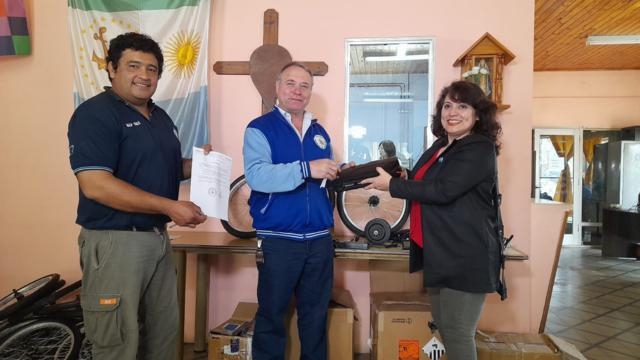 Se entregaron kits para armado del auto eléctrico