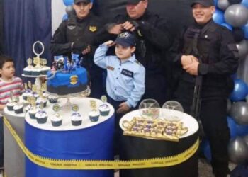 Efectivos del COM en Las Breñas, agasajaron a cumpleañero