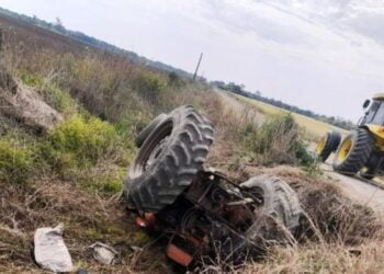Operario rural fallece aplastado por tractor