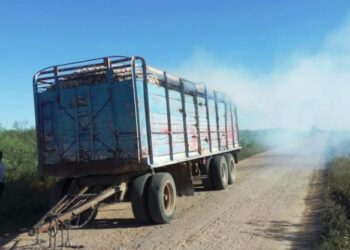 Bomberos Voluntarios sofocan incendio en acoplado