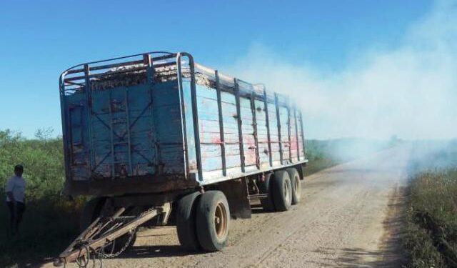 Bomberos Voluntarios sofocan incendio en acoplado