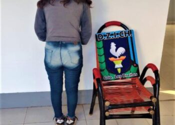 Policía condujo a mujer con sillones de “dudosa procedencia”