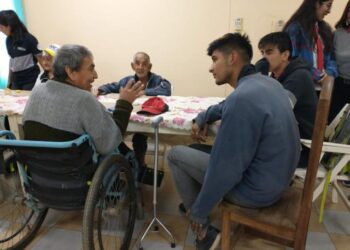 Alumnos del “99” visitaron Hogar de Ancianos