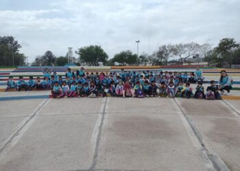 Jardineritos reciben a la Primavera y el Día del Estudiante