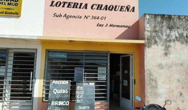 Roban Quiniela esgrimiendo arma blanca