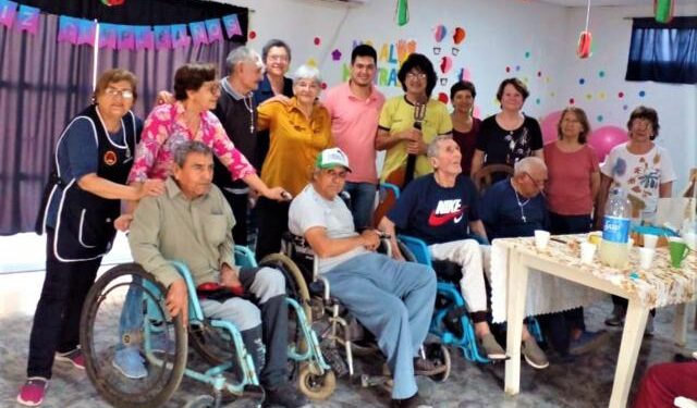 Abuelos del Hogar de Ancianos festejaron un cumpleaños