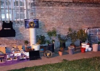 Policía Antidrogas secuestró sistemas de cultivos en vivienda de Las Breñas