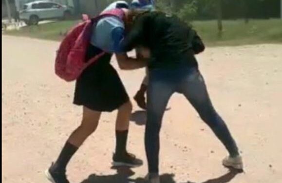 Lamentable, pelea entre adolescentes
