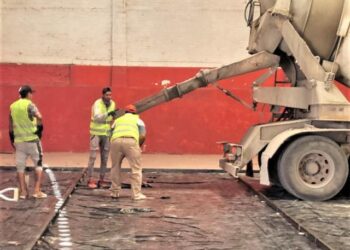 El piso deportivo es ya una realidad en Club Huracán