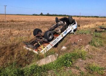 Conductor perdió control de su vehículo y tumbó sobre Ruta 6