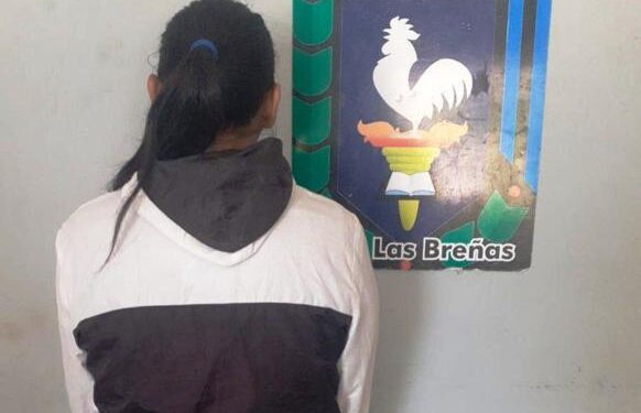 Pareja violenta, golpea y roban celular a niño