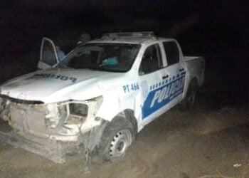 Vuelca móvil policial en camino vecinal