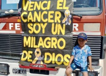Tras vencer al cáncer vuelve Gastón a su casa