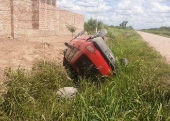 Vuelca auto, sin lesionados