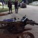 Colisión entre camioneta y moto, deja un lesionado