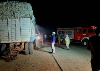 Bomberos breñenses controlan incendio en acoplado