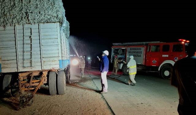 Bomberos breñenses controlan incendio en acoplado