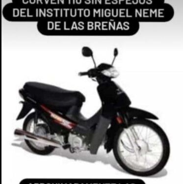 Roban moto en puerta del IES “Miguel Neme”