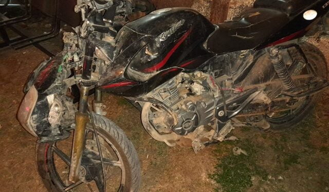 Colisionan moto y bicicleta