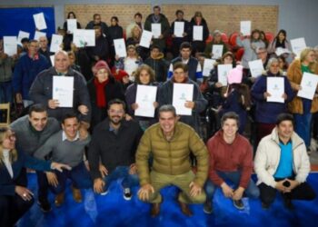 Capitanich entregó títulos de propiedad