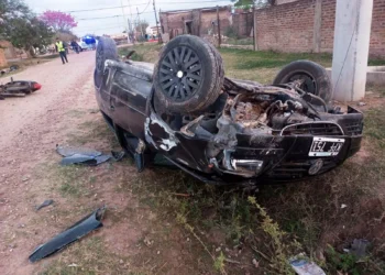 Lesionados por colisión, y vuelca auto fruto de siniestro