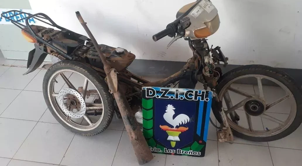 Policía recupera moto robada en zona rural