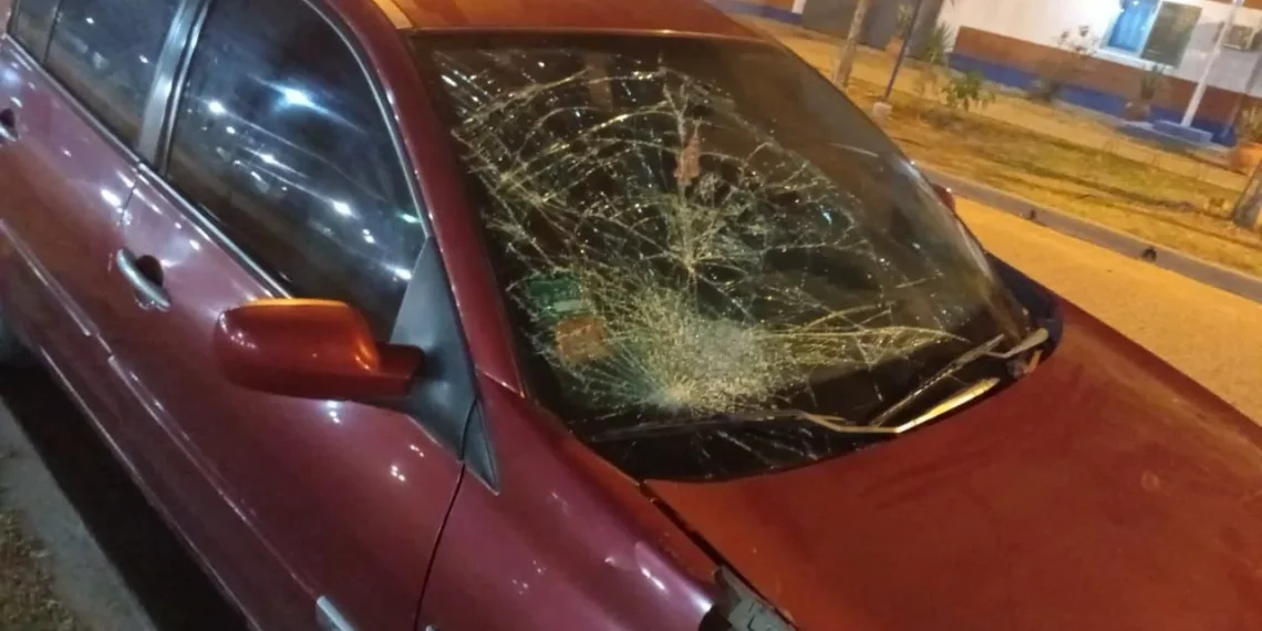 Motociclista con lesiones graves luego de colisionar con auto