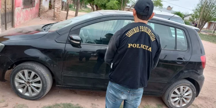 Policía recupera auto robado en Buenos Aires