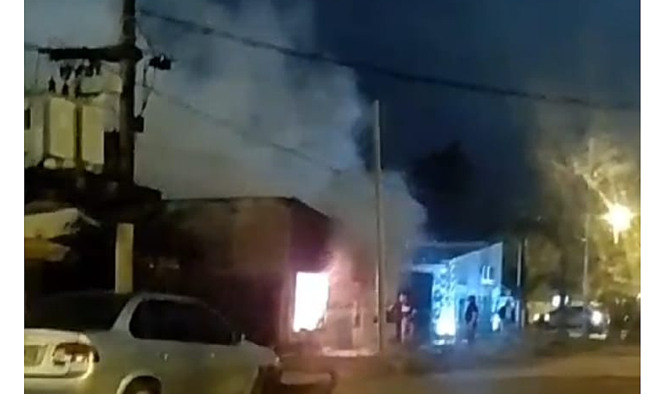 Se incendia vivienda en Barrio UNNE