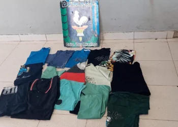 Andaba ofreciendo remeras sin “saber” el origen