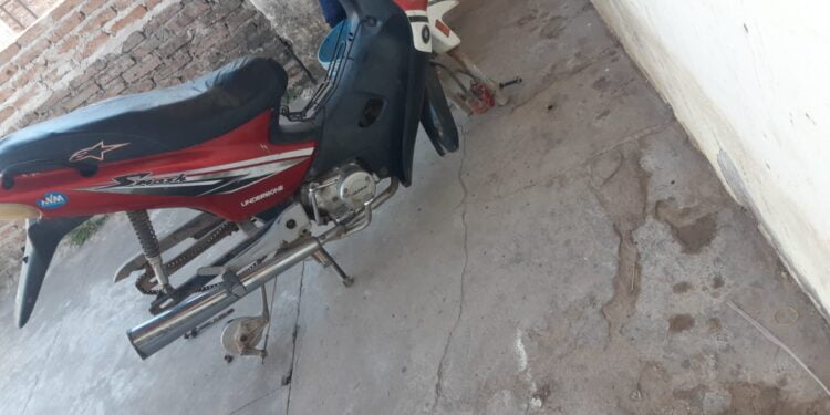 Roban ruedas de moto