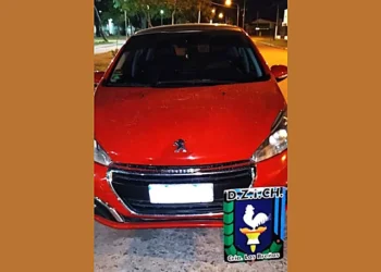 Policía secuestra auto por pedido judicial