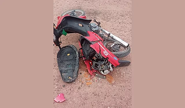 Motociclista lesionado al colisionar con un camión
