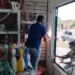 Roban local comercial previo violentar rejas