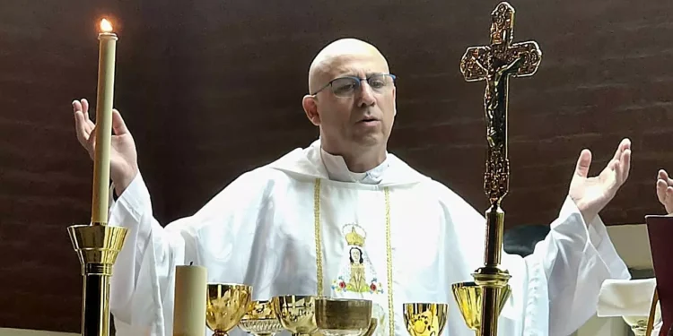 El Párroco Cristián celebró su última Santa Misa