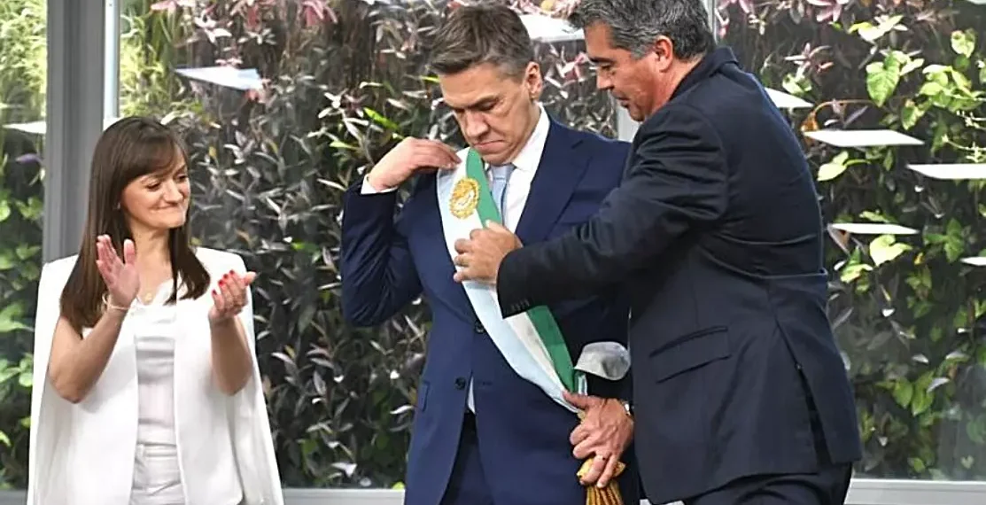 Leandro Zdero recibió los atributos de mando, como Gobernador del Chaco