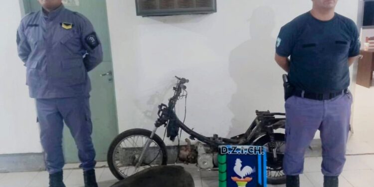 Policía recuperó moto y un instrumento musical