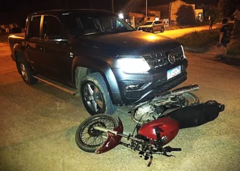 Motociclista lesionado en colisión con camioneta