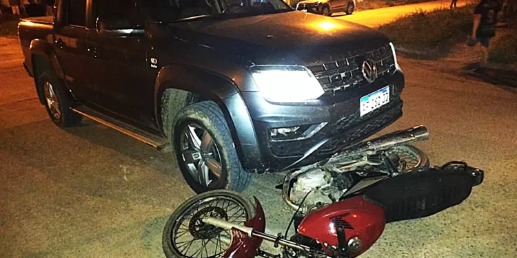 Motociclista lesionado en colisión con camioneta