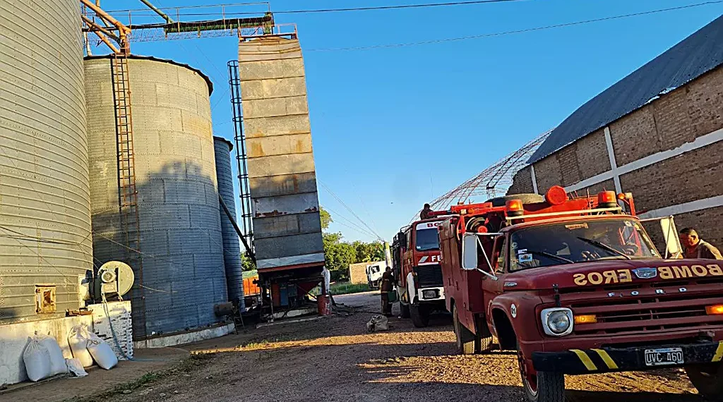 Bomberos trabajaron en principio de incendio en cerealera