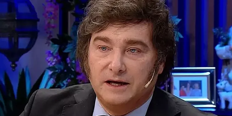 Milei dijo que no fijará por decreto salario mínimo y que paritaria docente corresponde a provincias