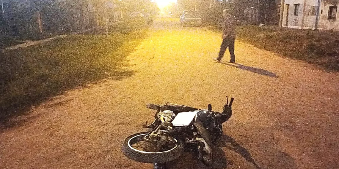 Motociclista con lesiones graves al colisionar con una camioneta