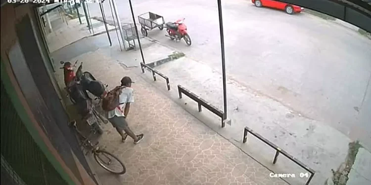 Ladrón roba una bicicleta, pero antes elonga
