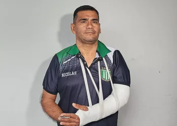 Árbitro Nicolás Albarracín fue fracturado en partido