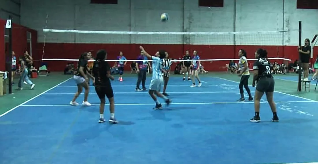 Exitoso “1er Globazo de Vóley” en Huracán