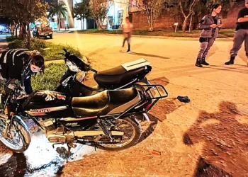 Violenta colisión de una moto con 3 menores contra otra