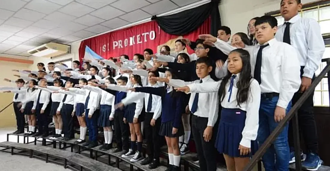 Alumnos de 3er Año prometen lealtad a la Constitución Nacional y Provincial