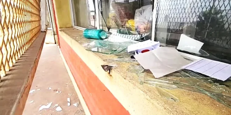 Robo y destrozos para robar local comercial